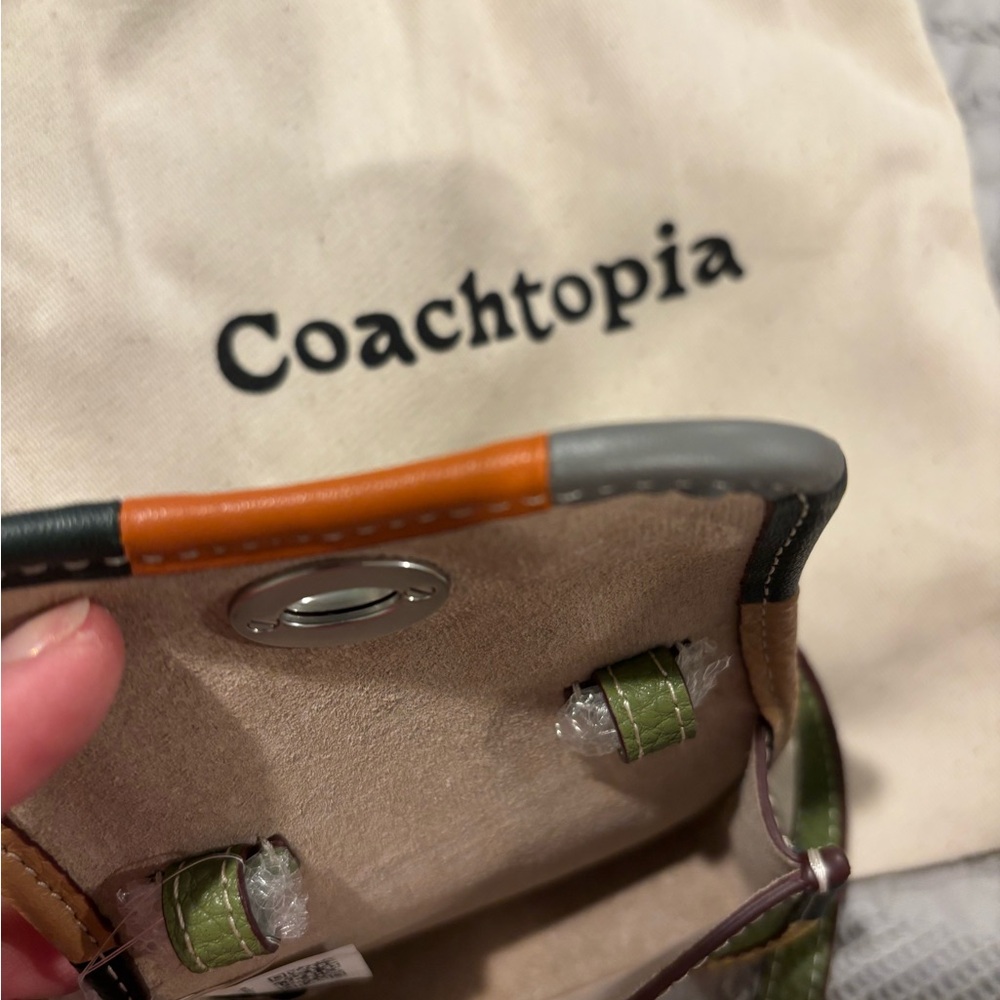 Green Coachtopia NWT Mini Coach Crossbody Leather Bag & Strap, Unused/Brand New - Picture 3 of 8